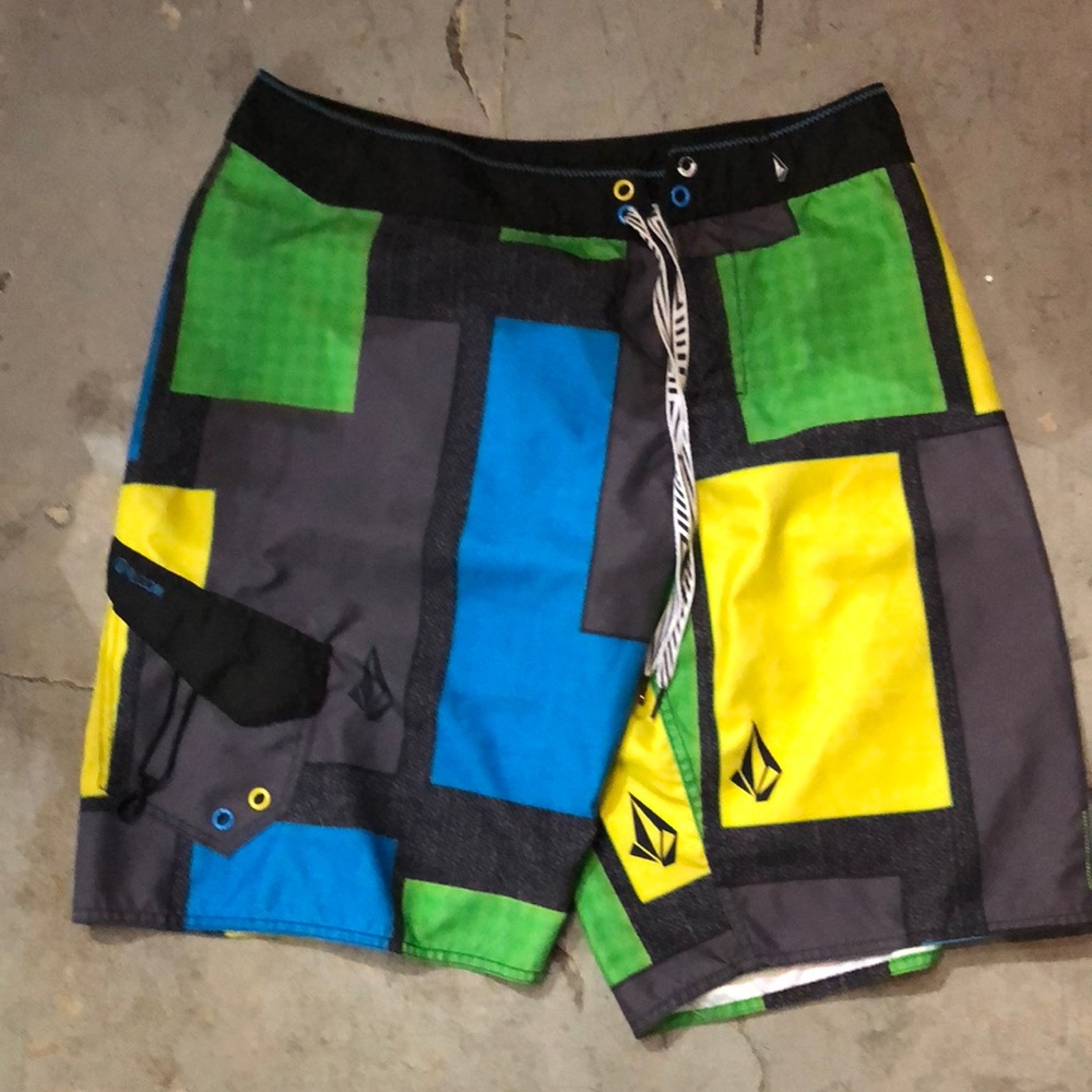 Volcom boardshort size 34 or 36